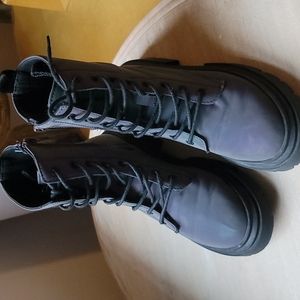 Zara girl shoes size 2.5 lilac iridescent boots.